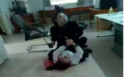 悲恸|医闹入刑第一天：河南年轻女医生被砍伤，生命垂危！