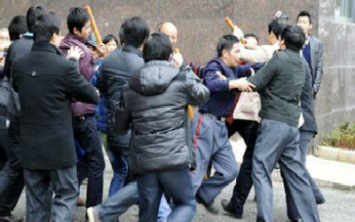 又发伤医！医生治好他的手 他却砍伤医生手